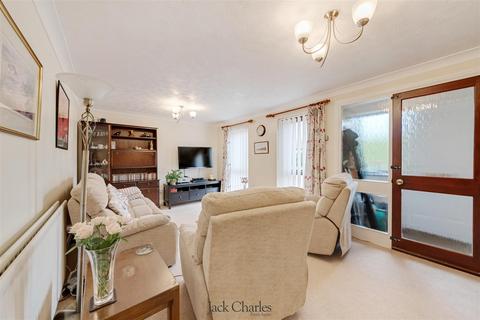 3 bedroom semi-detached house for sale, Toby Gardens, Hadlow, Tonbridge