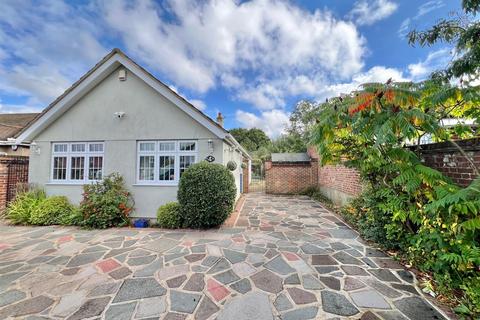4 Felstead Road, Romford, RM5 3RH