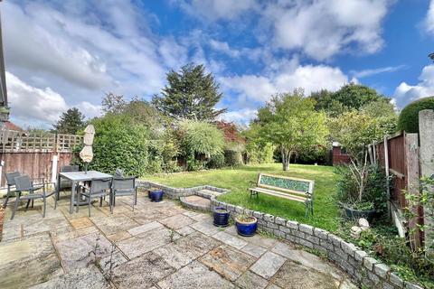 4 Felstead Road, Romford, RM5 3RH
