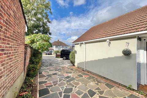 4 Felstead Road, Romford, RM5 3RH