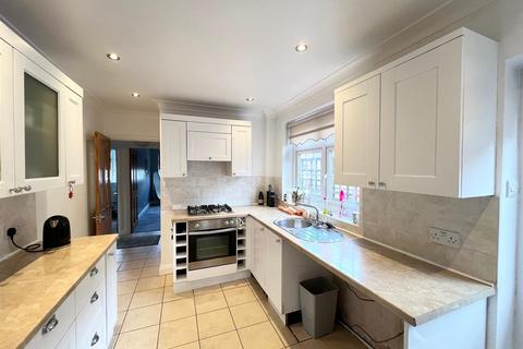 4 Felstead Road, Romford, RM5 3RH