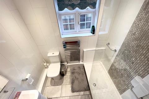 4 Felstead Road, Romford, RM5 3RH