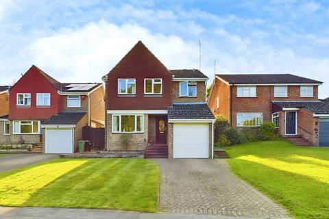 11 Bens Acre, Horsham, RH13 6LW
