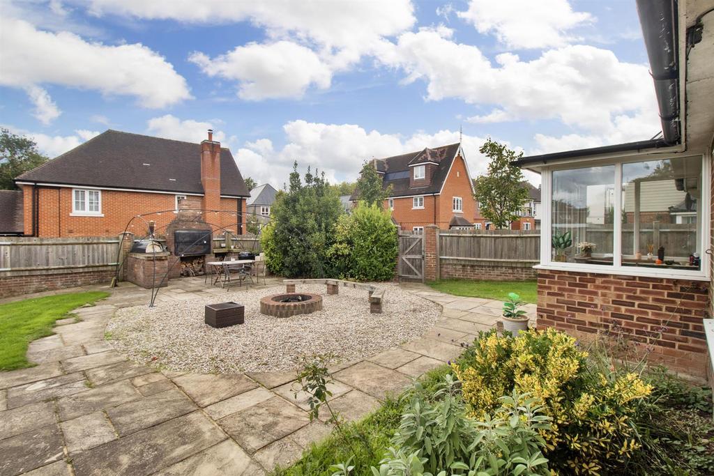 Terrace &amp; Outdoor Kitchen