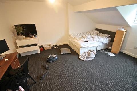 8 bedroom house to rent, Hyde Park Terrace, Hyde Park, Leeds