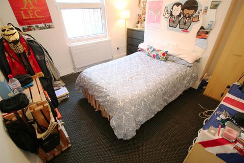 8 bedroom house to rent, Hyde Park Terrace, Hyde Park, Leeds