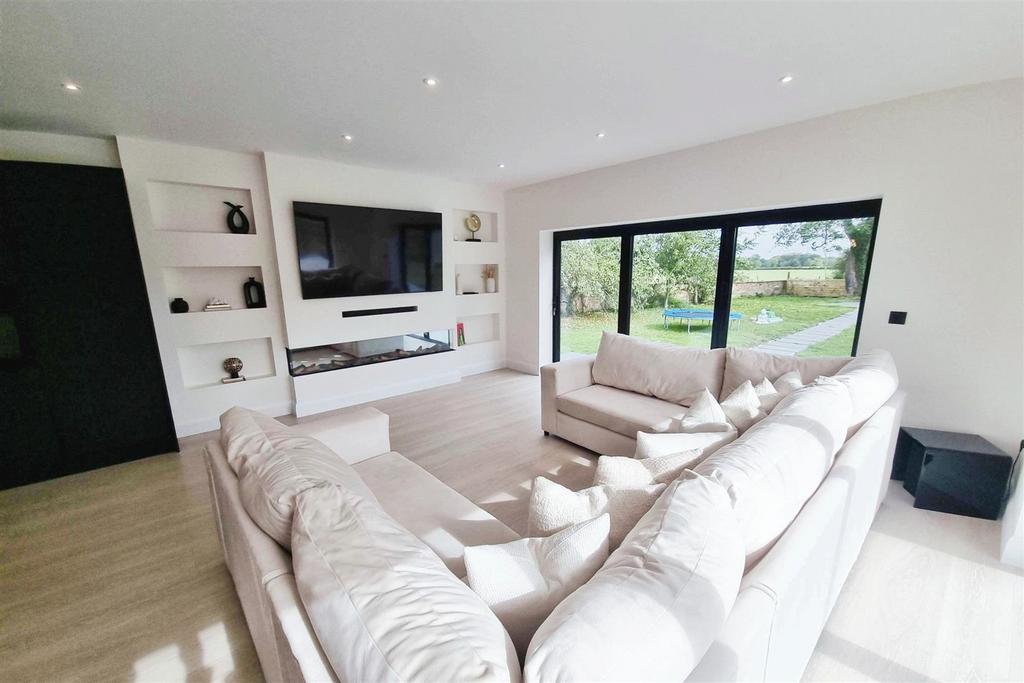 Greatford Road, Uffington, Stamford 5 bed detached house for sale £