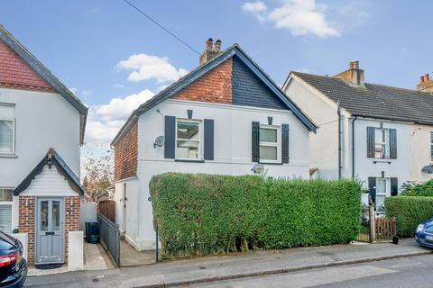 14 Oak Road, Caterham, CR3 5TS