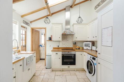 14 Oak Road, Caterham, CR3 5TS