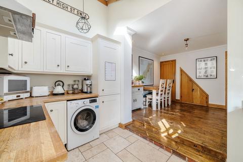 14 Oak Road, Caterham, CR3 5TS