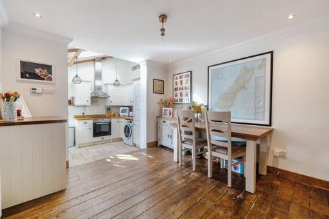 14 Oak Road, Caterham, CR3 5TS