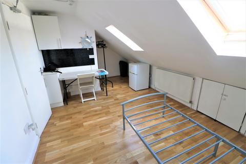 1 bedroom in a house share to rent, Cecil Avenue, Barking IG11