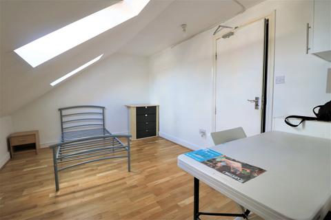 1 bedroom in a house share to rent, Cecil Avenue, Barking IG11