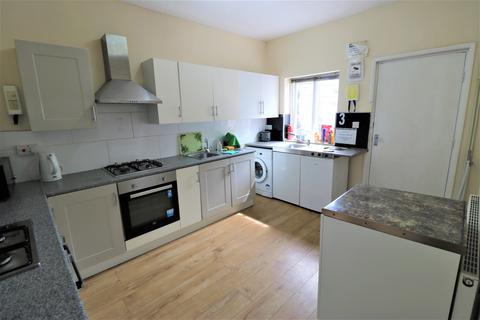 1 bedroom in a house share to rent, Cecil Avenue, Barking IG11