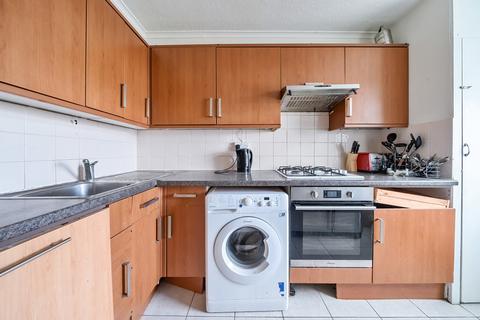 2 bedroom apartment for sale, Friern Road, London