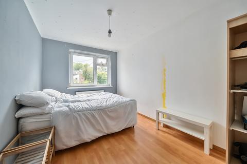 2 bedroom apartment for sale, Friern Road, London