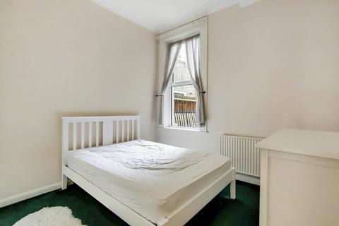 1 bedroom flat to rent, Heyford Avenue, Oval, London, SW8