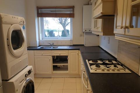 2 bedroom apartment to rent, Aplin Way, Isleworth TW7