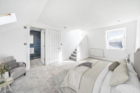 4 bedroom flat for sale, Kathleen Road, London