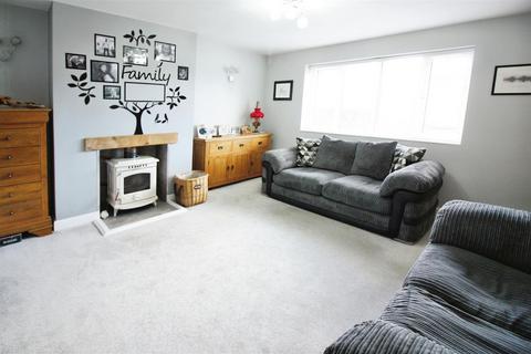 3 bedroom townhouse for sale, Orchard Road, Leeds LS15