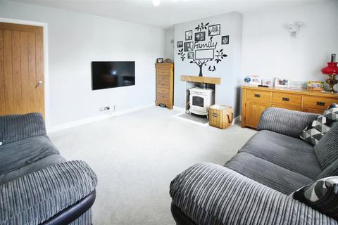 3 bedroom townhouse for sale, Orchard Road, Leeds LS15