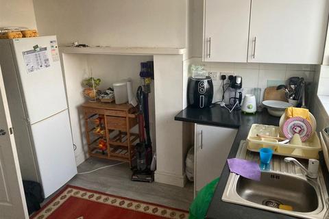 2 bedroom flat to rent, Alexandra Avenue, Harrow