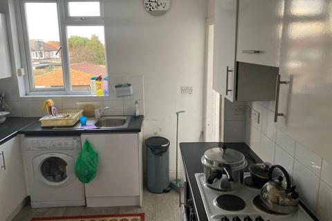 2 bedroom flat to rent, Alexandra Avenue, Harrow