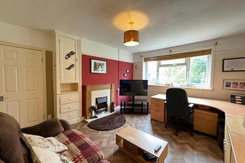 2 bedroom flat for sale, Woodlake Avenue, Chorlton