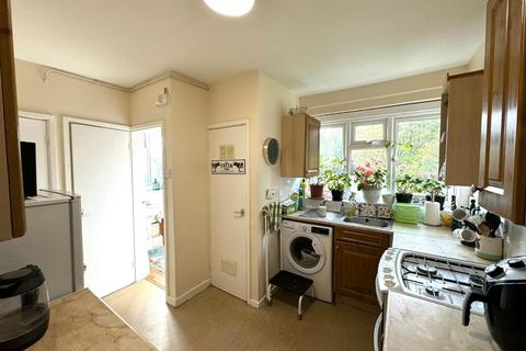 2 bedroom flat for sale, Woodlake Avenue, Chorlton