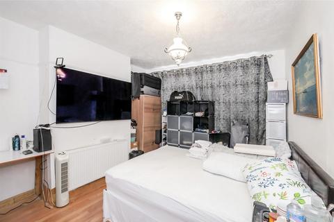 92 New Road, London, E4 9SY