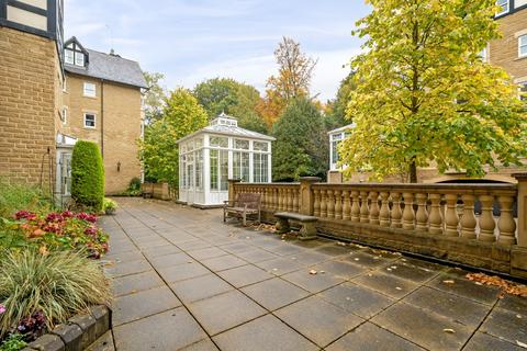 2 bedroom flat for sale, Cornwall House, Portland Crescent, Harrogate, North Yorkshire, HG1