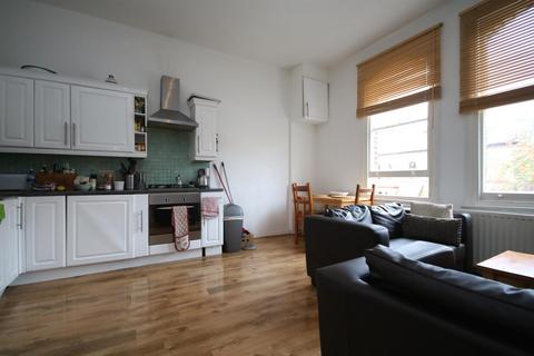 3 bedroom apartment to rent, Finsbury Park Road, London