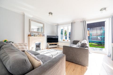 9 Baynard Avenue, Little Dunmow, Dunmow, CM6 3FF