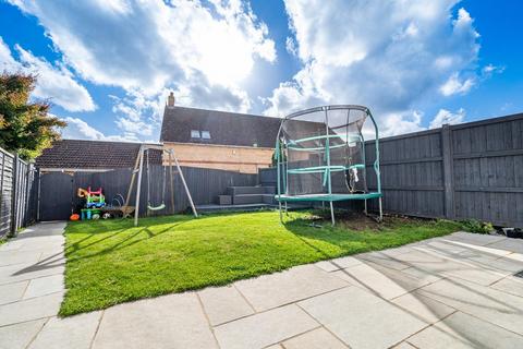 9 Baynard Avenue, Little Dunmow, Dunmow, CM6 3FF