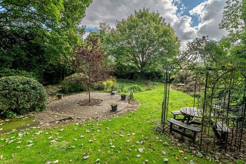 8 Wesley Court, Rothwell, Kettering, NN14 6FZ