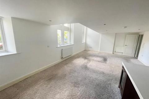 2 bedroom flat to rent, Clare Hall Apartments, Halifax