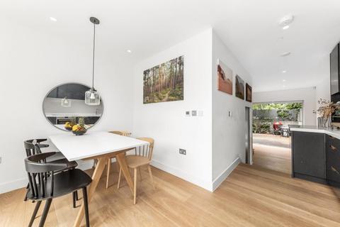 2g Cintra Park, London, SE19 2LH
