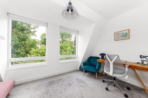 2g Cintra Park, London, SE19 2LH