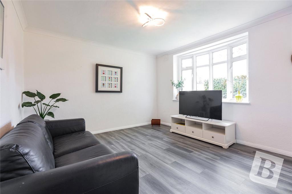 Preston Road, Harold Hill, Romford, RM3 3 bed terraced house for sale