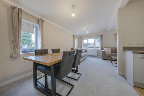 2 bedroom park home for sale, Brownfield Gardens, Maidenhead