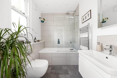 17a High View Road, London, SE19 3SS