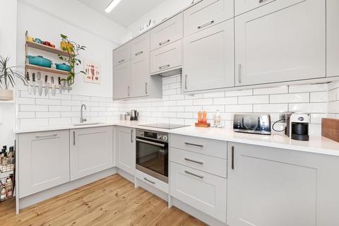 17a High View Road, London, SE19 3SS