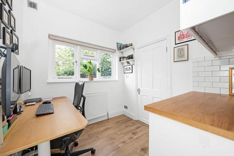 17a High View Road, London, SE19 3SS