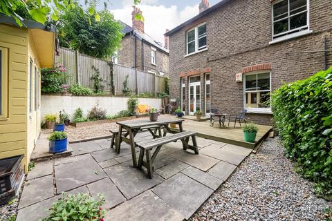 17a High View Road, London, SE19 3SS