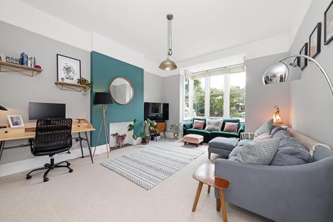 17a High View Road, London, SE19 3SS