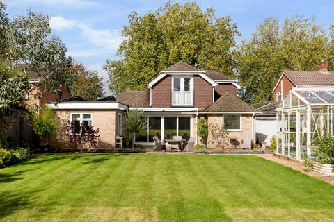 3 bedroom bungalow for sale, Keswick Road, Great Bookham, KT23