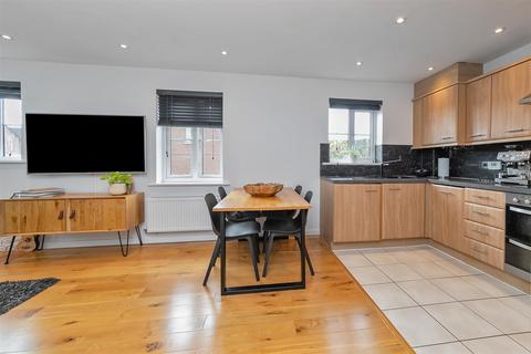 22 Centaurus Square, Frogmore, St Albans, AL2 2FH