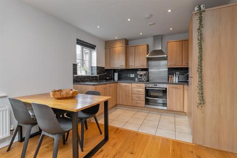 22 Centaurus Square, Frogmore, St Albans, AL2 2FH