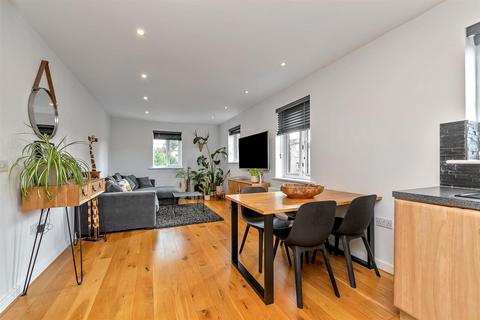 22 Centaurus Square, Frogmore, St Albans, AL2 2FH