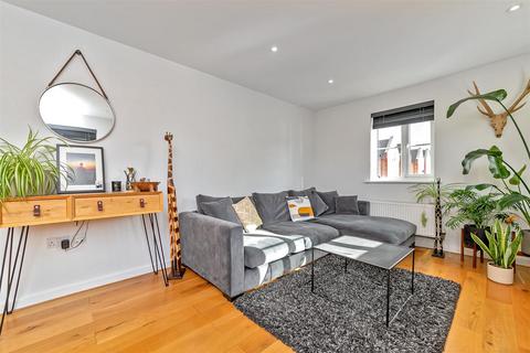 22 Centaurus Square, Frogmore, St Albans, AL2 2FH